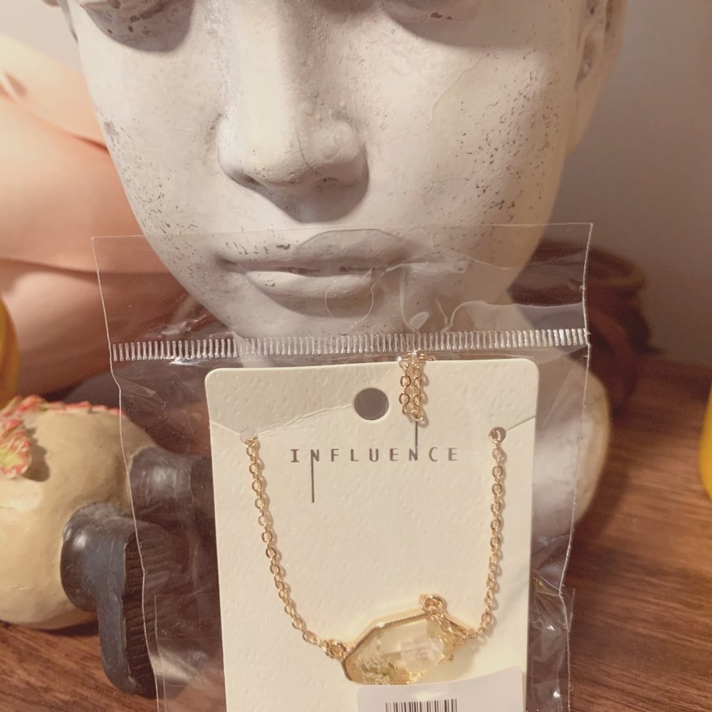 NWT Influence Gold Pressed Flower Necklace